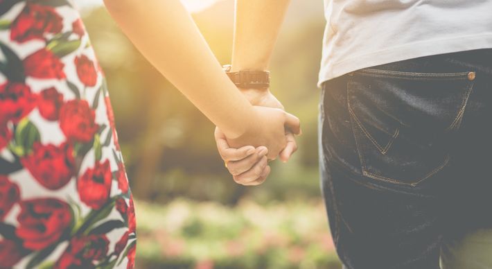 'Amar e cuidar podem ser considerados verbos que se complementam. Ambos são um meio, e não um fim, embora os amantes busquem na efemeridade dos encontros, dos momentos, é muito mais na reciprocidade das ações que ambos, amar e cuidar, expressam sua potência'