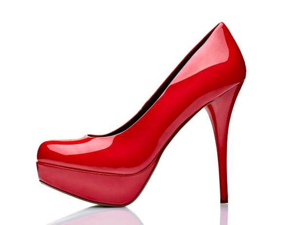 Sapato com salto alto vermelho