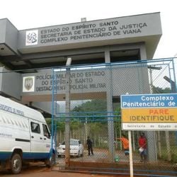 Polícia Penal diz que, inicialmente, profissional foi barrada de entrar no Complexo Penitenciário de Viana "por não estar devidamente trajada", e teria acelerado o carro em direção a um agente; presidente da OAB-ES repudia conduta de policiais