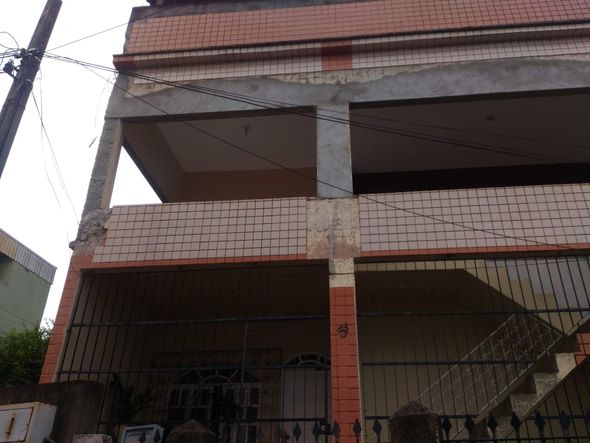 Edificações em Cariacica em más condições por Laís Magesky