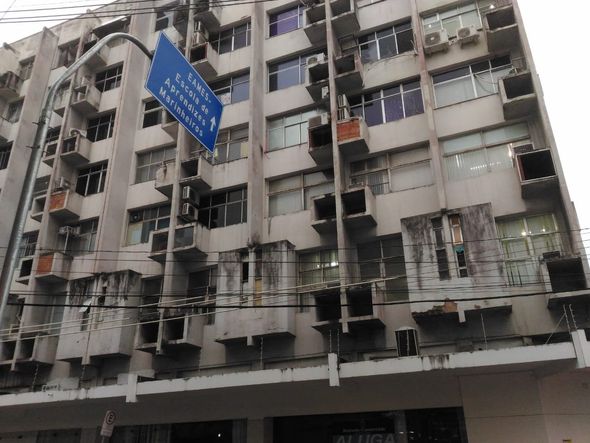 Prédios em Vila Velha mostram irregularidades por Laís Magesky