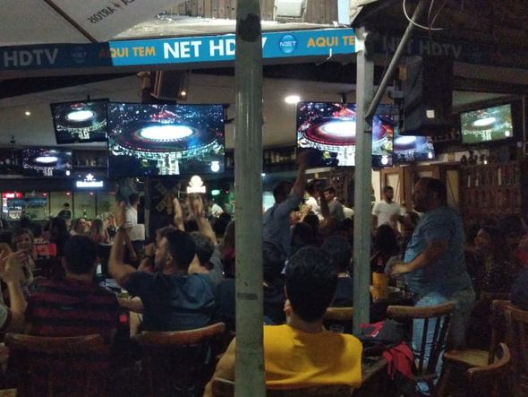 Torcida Capixaba lota bares de Vitória para ver Flamengo e Grêmio por Esthefany Mesquita