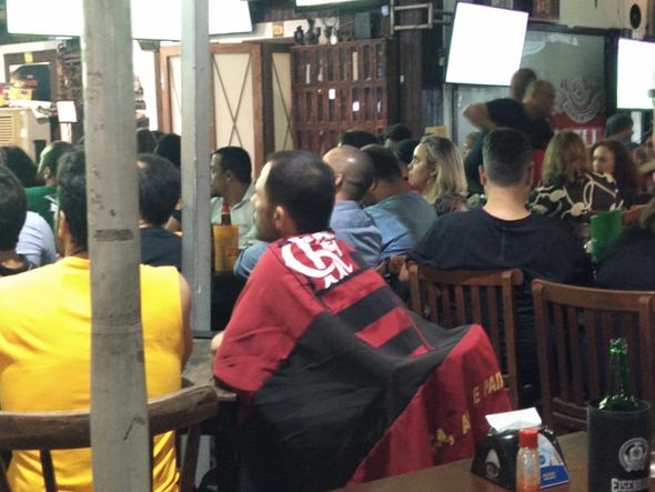 Torcida Capixaba lota bares de Vitória para ver Flamengo e Grêmio por Esthefany Mesquita