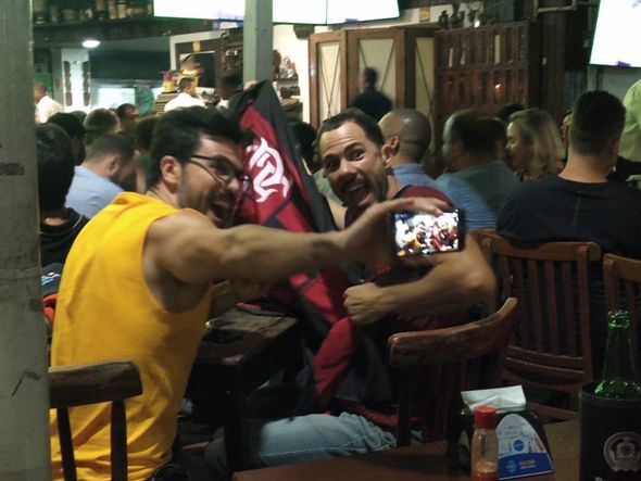 Torcida Capixaba lota bares de Vitória para ver Flamengo e Grêmio por Esthefany Mesquita