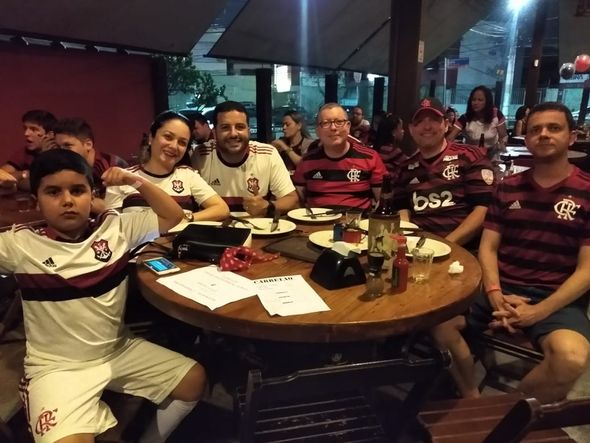 Torcida Capixaba lota bares de Vitória para ver Flamengo e Grêmio por Esthefany Mesquita