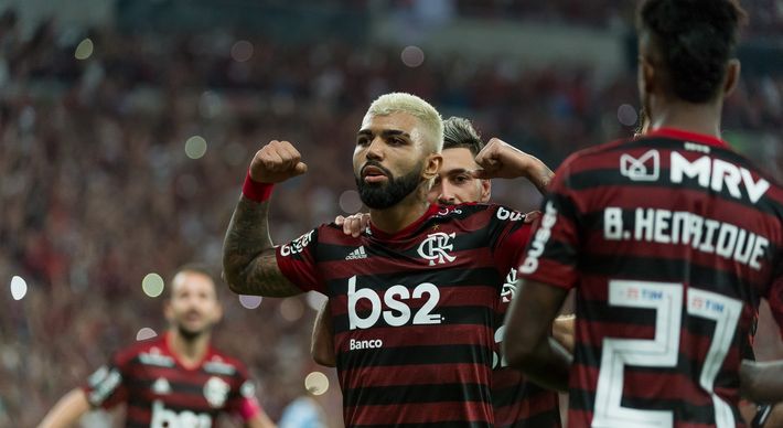 Com a base bem montada, o Rubro-Negro evolui numa sintonia voltada sempre ao ataque. Mesmo quando perde a bola, os jogadores se apressam na retomada sempre surpreendendo os adversários não acostumados a esta forma de jogo