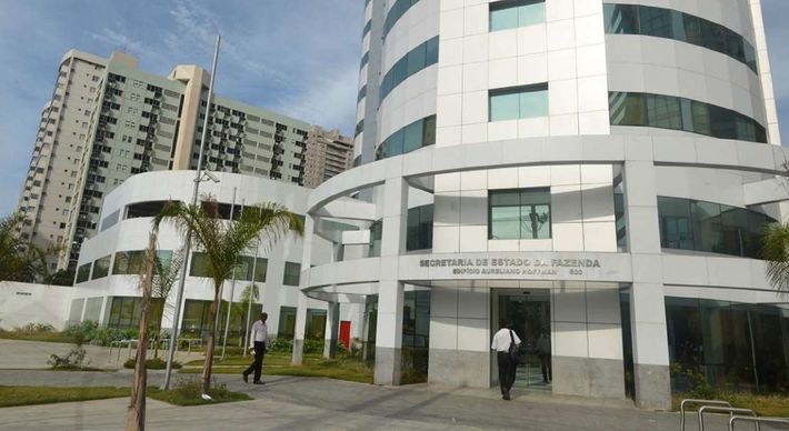 Comissão que vai planejar e organizar o certame foi instituída nesta sexta-feira (26). Carreira tem salários que variam de R$ 9,6 mil a R$ 19,3 mil. Secretaria também fará concurso para auditor fiscal