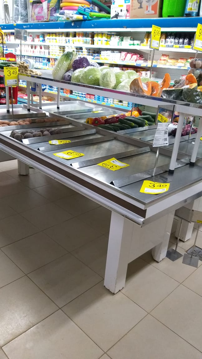 Algumas lojas do supermercado enfrentam dificuldades com a reposição de mercadorias