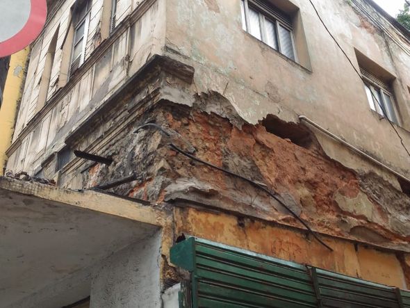 Estruturas descascando e partes se soltando de prédios em Vitória por Laís Magesky