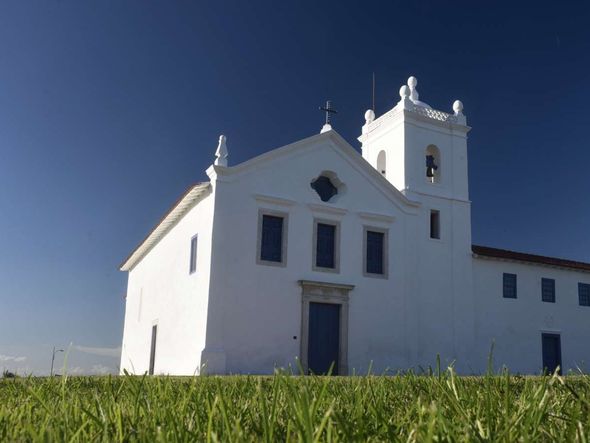 Igreja dos Reis Magos, em Nova Almeida, Serra por Vitor Jubini - GZ