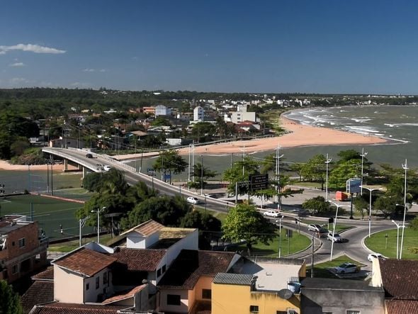 Ponte que liga Nova Almeida, na Serra, a Praia Grande, Fundão por Vitor Jubini