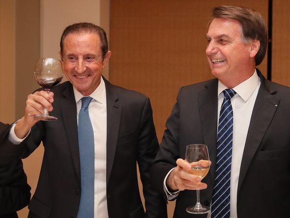 (Pequim - China, 24/10/2019) Presidente da República, Jair Bolsonaro acompanhado do Senhor Paulo Skaf, Presidente da Federação de Indústrias do Estado de São Paulo (FIESP), brindam na abertura do jantar. por Isac Nóbrega/PR