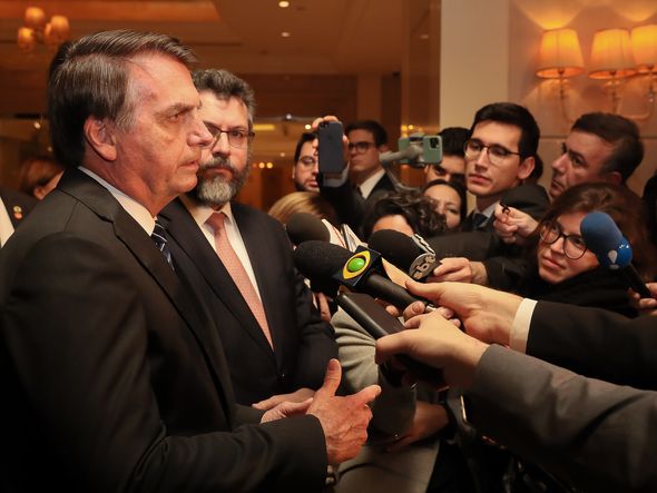 (Pequim - China, 24/10/2019) Presidente da República, Jair Bolsonaro, fala com a imprensa ao término do jantar. por Isac Nóbrega/PR