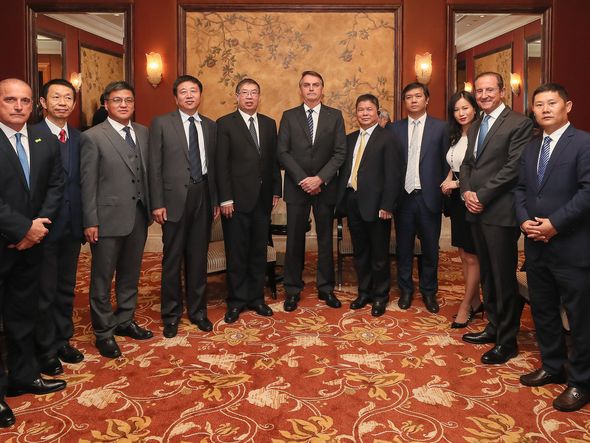 (Pequim - China, 24/10/2019) Presidente da República, Jair Bolsonaro, posa para fotografia com empresários Chineses.\rFoto: Isac Nóbrega/PR por Isac Nóbrega/PR
