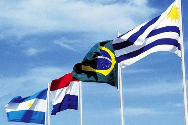 O Mercosul é composto pelo Brasil, Argentina, Paraguai e Uruguai