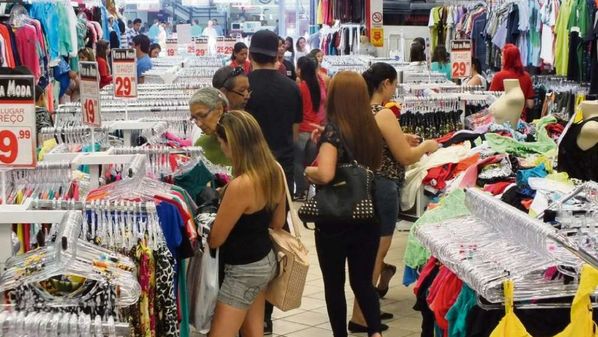 Proposta é deixar maio apenas como uma data emocional e realizar promoções mais para frente. Setor avalia que consumidor não estará mobilizado a gastar dinheiro agora
