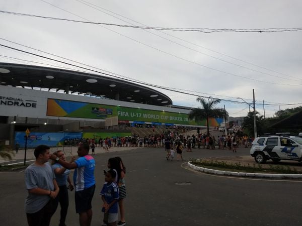Fila no Estádio Kleber Andrade, em Cariacica, para o jogo entre EUA e Senegal, pela Copa do Mundo Sub-17. Crédito: Filipe Souza