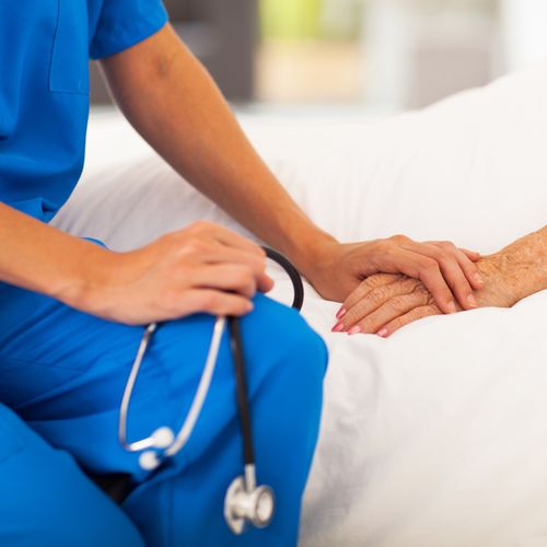 Segundo especialistas, a doença provocada pelo coronavírus se caracteriza por três fases, a dos sintomas gripais, a da pneumonia e a inflamatória, que é quando ocorre inflamação nos vasos sanguíneos