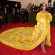 Imagem - Vestido de ouro usado por Rihanna vai a leilão e lance inicial é de 2 milhões