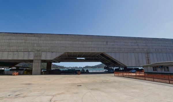 Data: 06/05/2016 - ES - Vitória - Construção do prédio do Cais das Artes na Enseada do Suá  por Vitor Jubini