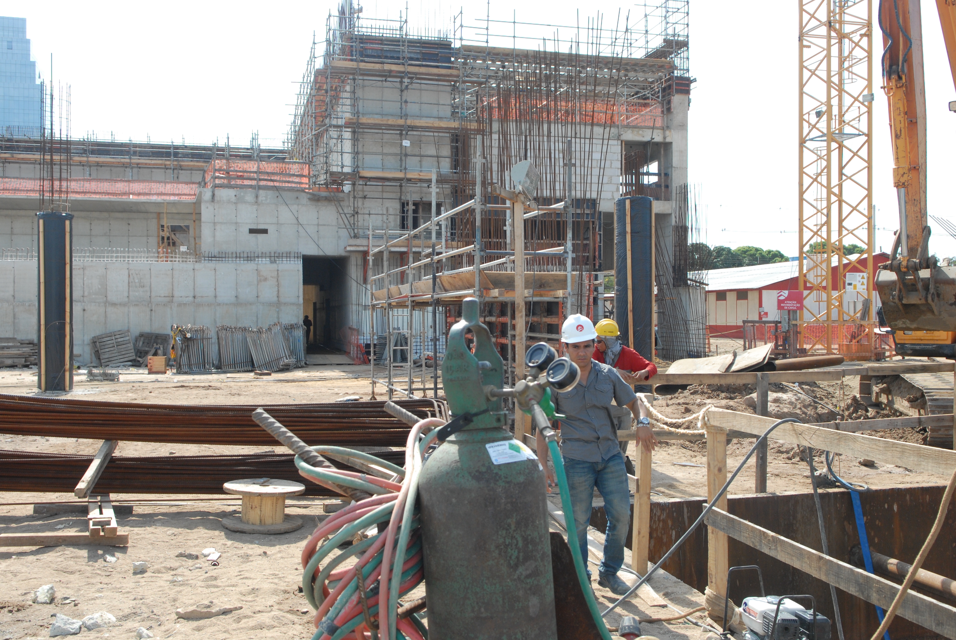 Data: 06/07/2011 - ES - Vitória - Cais das Artes, obras de construção na Enseada do Suá 