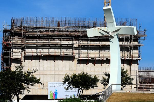 Data: 08/02/2012 - ES - Vitória - Obras do Cais das Artes na Enseada do Suá - Editoria: Cidades  por Bernardo Coutinho