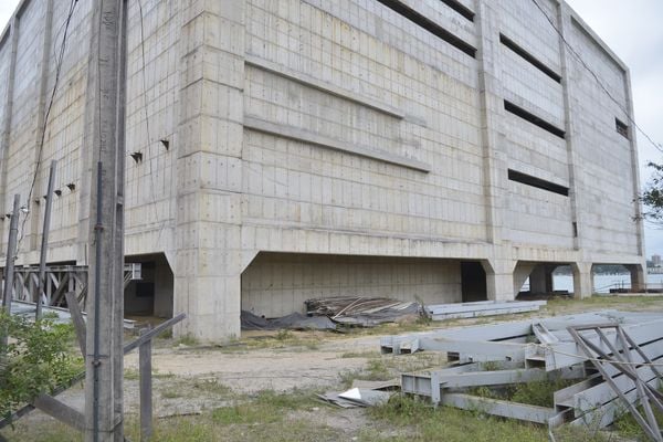 Data: 30/09/2016 - ES - Vitória - Obra Cais das Artes, na Praça do Papa  por Guilherme Ferrari