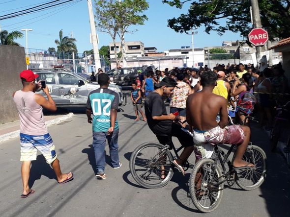 Movimentação em escola de Vila Velha por Carlos Alberto Silva