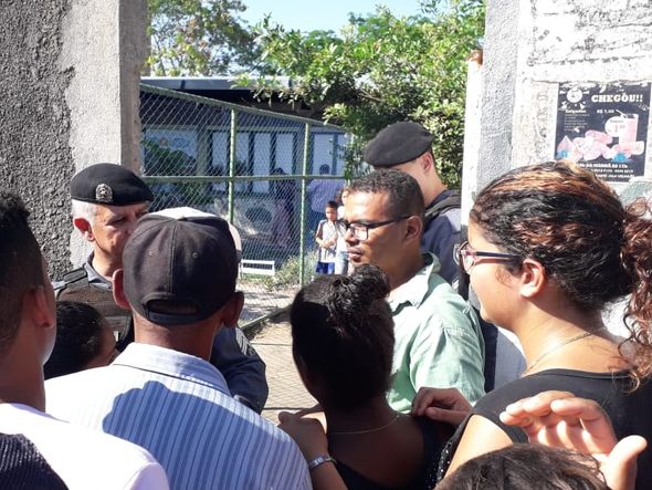 Movimentação em escola de Vila Velha por Carlos Alberto Silva
