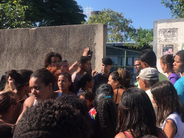 Movimentação em escola de Vila Velha por Iara Diniz