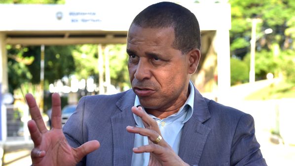 Segundo Juninho, 'é humanamente impossível (para o município sozinho) dar conta de todos os estabelecimentos'; Casagrande disse que cidades como Cariacica, Viana e Guarapari preocupam.