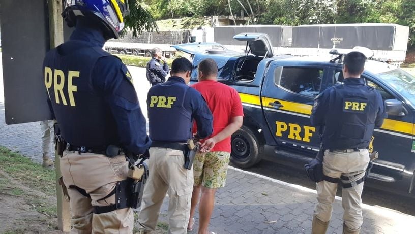 PRF prende estelionatários em fiscalização na BR 101