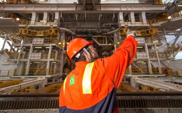 Atividades offshore da Repsol Sinopec na exploração na Bacia de Campos . Crédito: Divulgação/Rapsol Sinopec