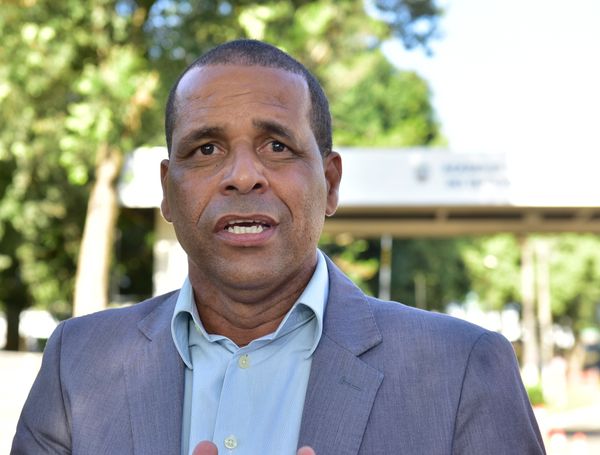 Juninho é prefeito de Cariacica e não poderá tentar a reeleição. Crédito: Fernando Madeira