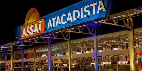  O Assaí Atacadista foi fundado em 1974, em São Paulo,  com foco no atendimento a clientes de micro e pequenas empresas