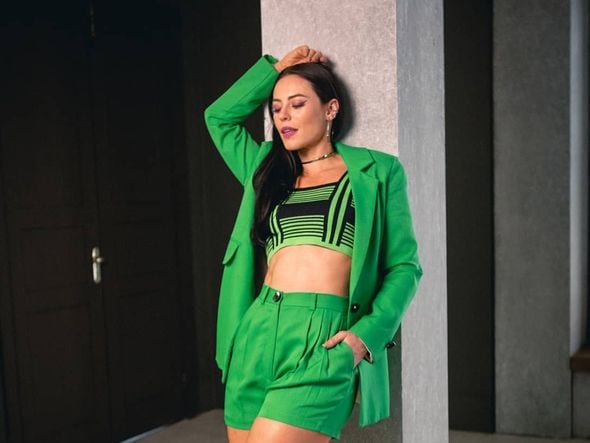 Inspire-se nos looks de Vivi Guedes, influencer da novela das 21h por Reprodução/ Instagram @estiloviviguedes