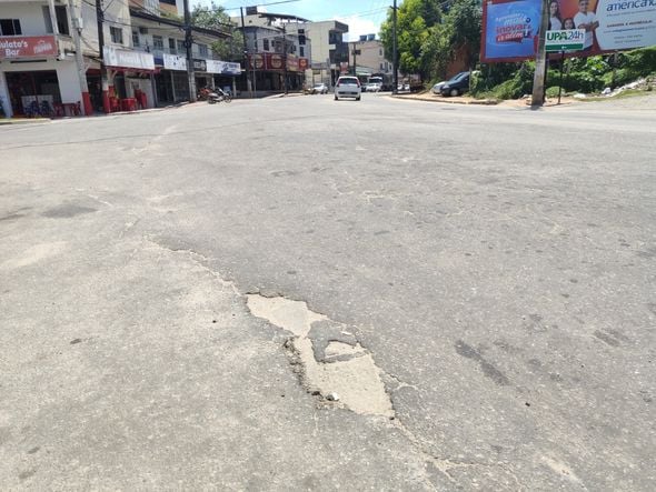No bairro Ipiranga, motoristas enfrentam trecho ondulado e alguns buracos  por José Carlos Schaeffer