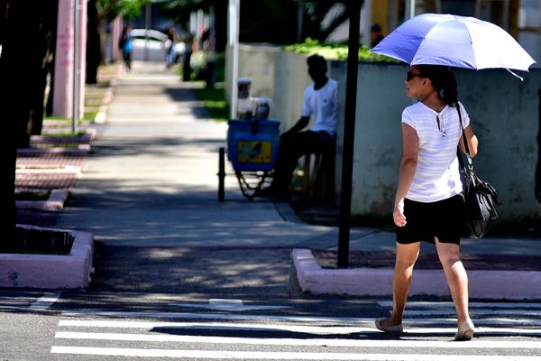 Data: 04/11/2019 - ES - Vitória - Dia de calor em Vitória - Editoria: Cidades - Foto: Fernando Madeira - GZ