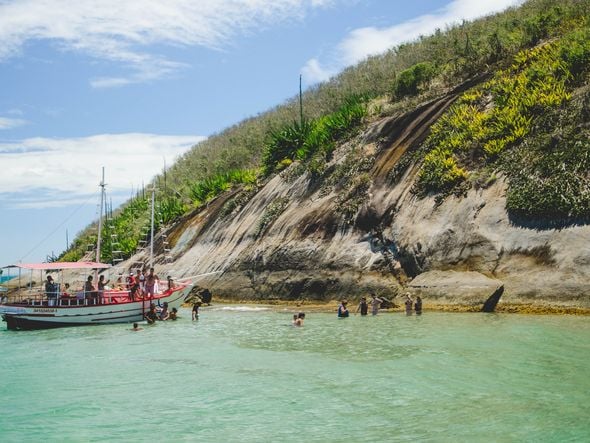 Águas cristalinas e muita beleza na Ilha dos Franceses em Itapemirim por PMI