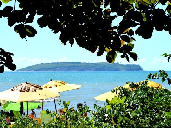 Águas cristalinas e muita beleza na Ilha dos Franceses em Itapemirim por PMI