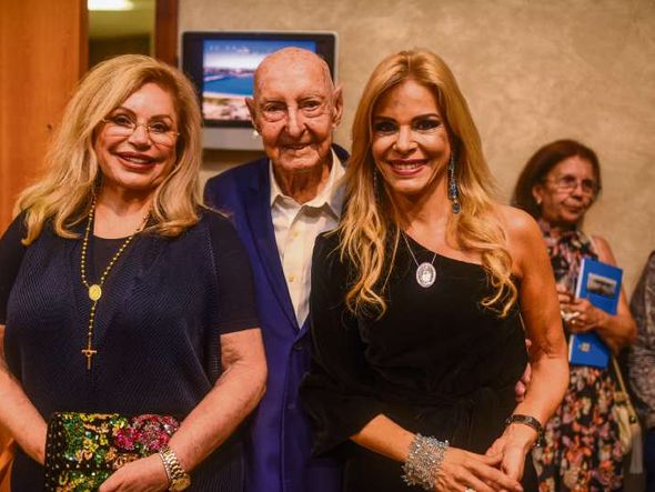 Marília e Otacílio Coser e a escritora Manoela Ferrari por Wanderson Lopes - GZ