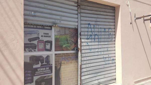 Arrombamentos: criminosos entraram em pelo menos seis comércios na Avenida Abdo Saade, em Jacaraípe, na Serra. Crédito: Caíque Verli
