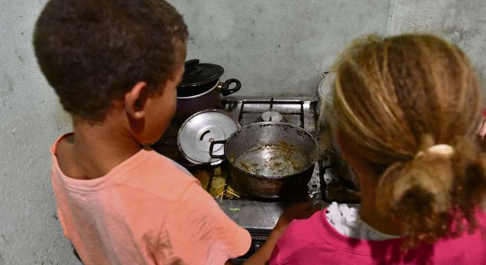 Para especialistas, o poder de compra das famílias em situação de miséria deve voltar ao patamar anterior à pandemia sem o auxílio emergencial. O desemprego, contudo, pode fazer com que mais brasileiros ingressem nesse grupo