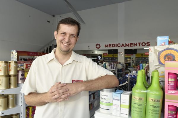 Idalgo Gaspar, comerciante, fala sobre a expectativa de reabertura da empresa Samarco. Crédito: Carlos Alberto Silva