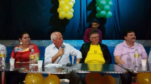 09/08/2016 - O deputado estadual Hércules Silveira (MDB) confirmou, durante a convenção do partido, seu apoio a Max Filho (PSDB) na eleição à Prefeitura de Vila Velha em 2016. Carretta é o último à direita. Crédito: Rafael Silva