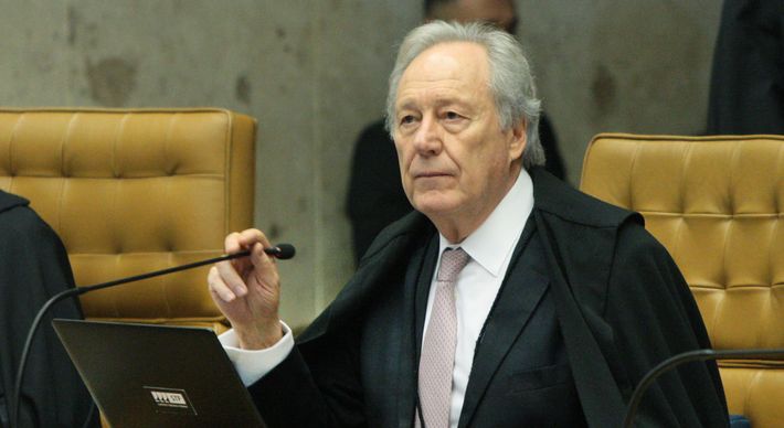 Das decisões tomadas pela corte nesses casos, 17 foram contra suspeitos e réus e 16, a favor
