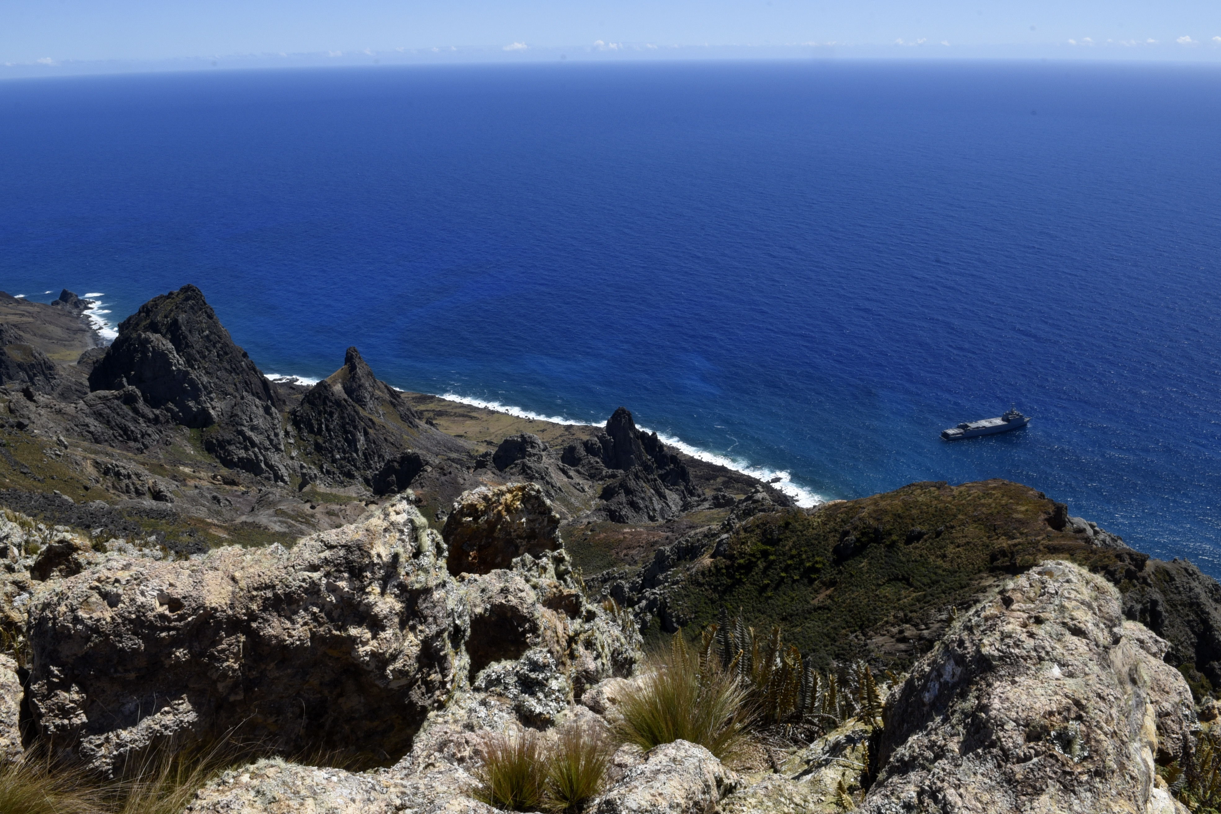 A Gazeta Expedição Trindade fotos mostram as belezas da ilha na costa do ES