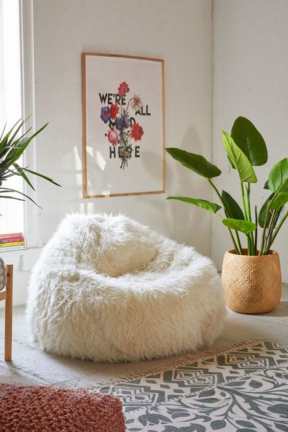 Pufes são os elementos mais coringas e versáteis no décor. Inspire-se com sugestões do pinterest por Pinterest