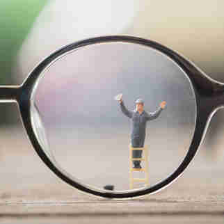 Imagem - Aprenda o jeito certo de limpar as lentes do seu óculos de grau