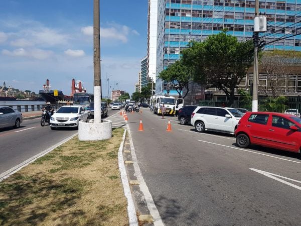 O trânsito interditado nos acessos a rua Josué Prado, no Centro de Vitória. Crédito: José Carlos Schaeffer